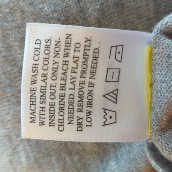 Women's Medium Mickey Mouse Disney Sweater - Picture 8 of 8